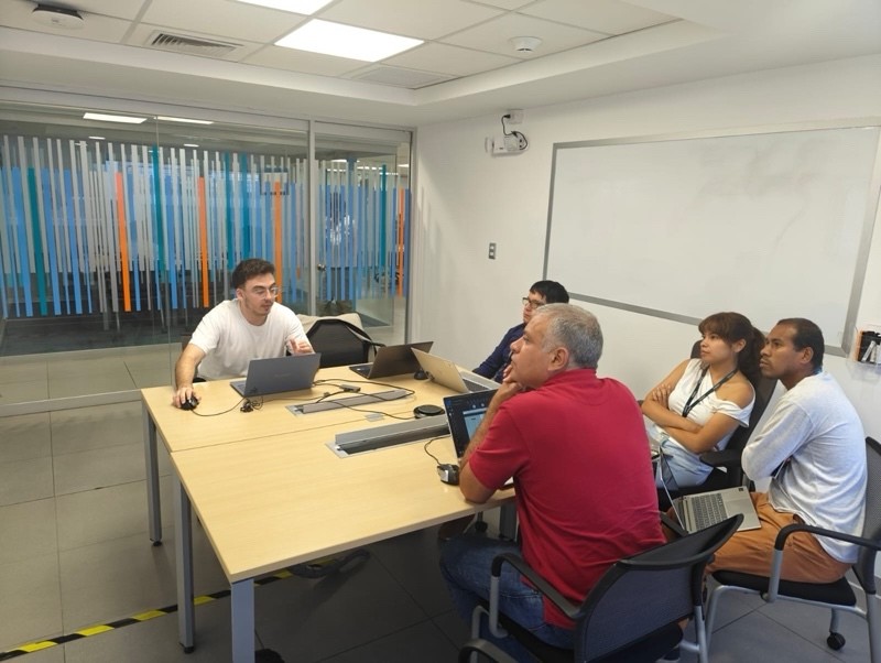 A working session with the local team in Lima